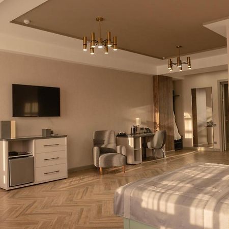 Five Hotel Biskek Kültér fotó
