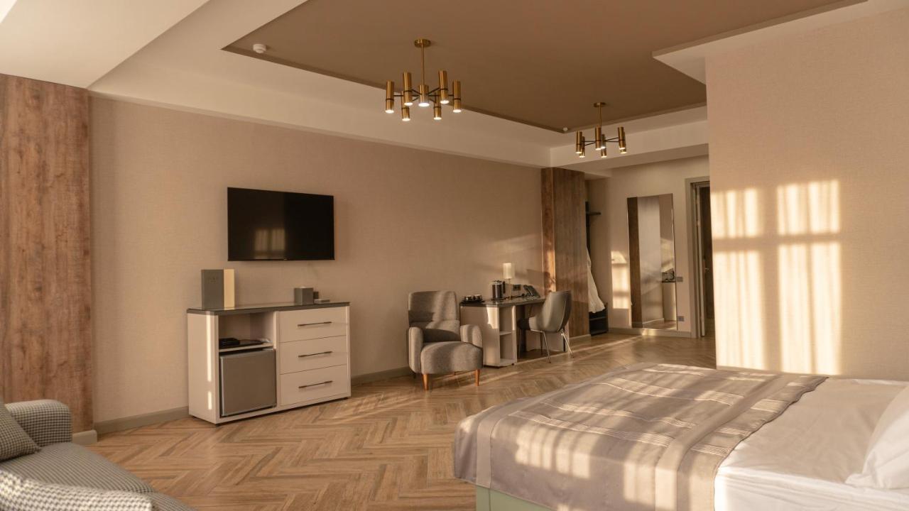 Five Hotel Biskek Kültér fotó