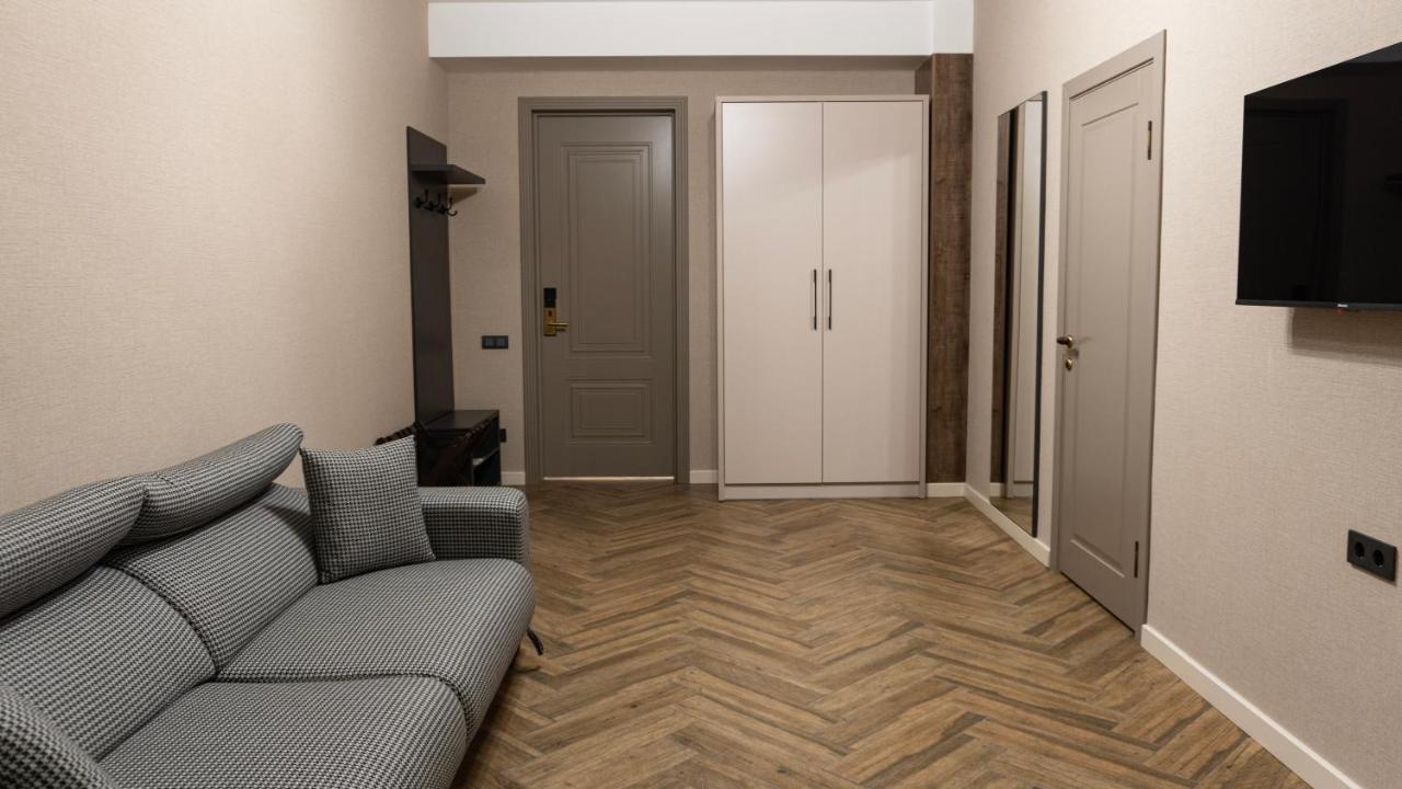 Five Hotel Biskek Kültér fotó