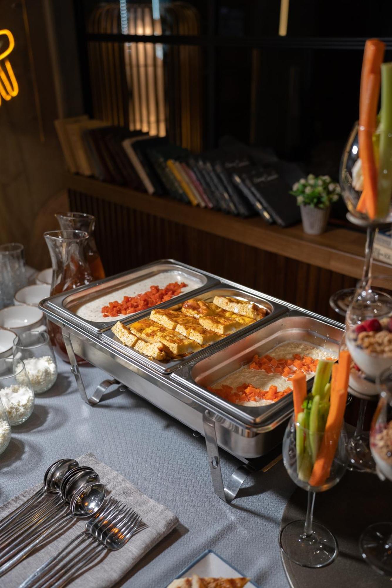 Five Hotel Biskek Kültér fotó