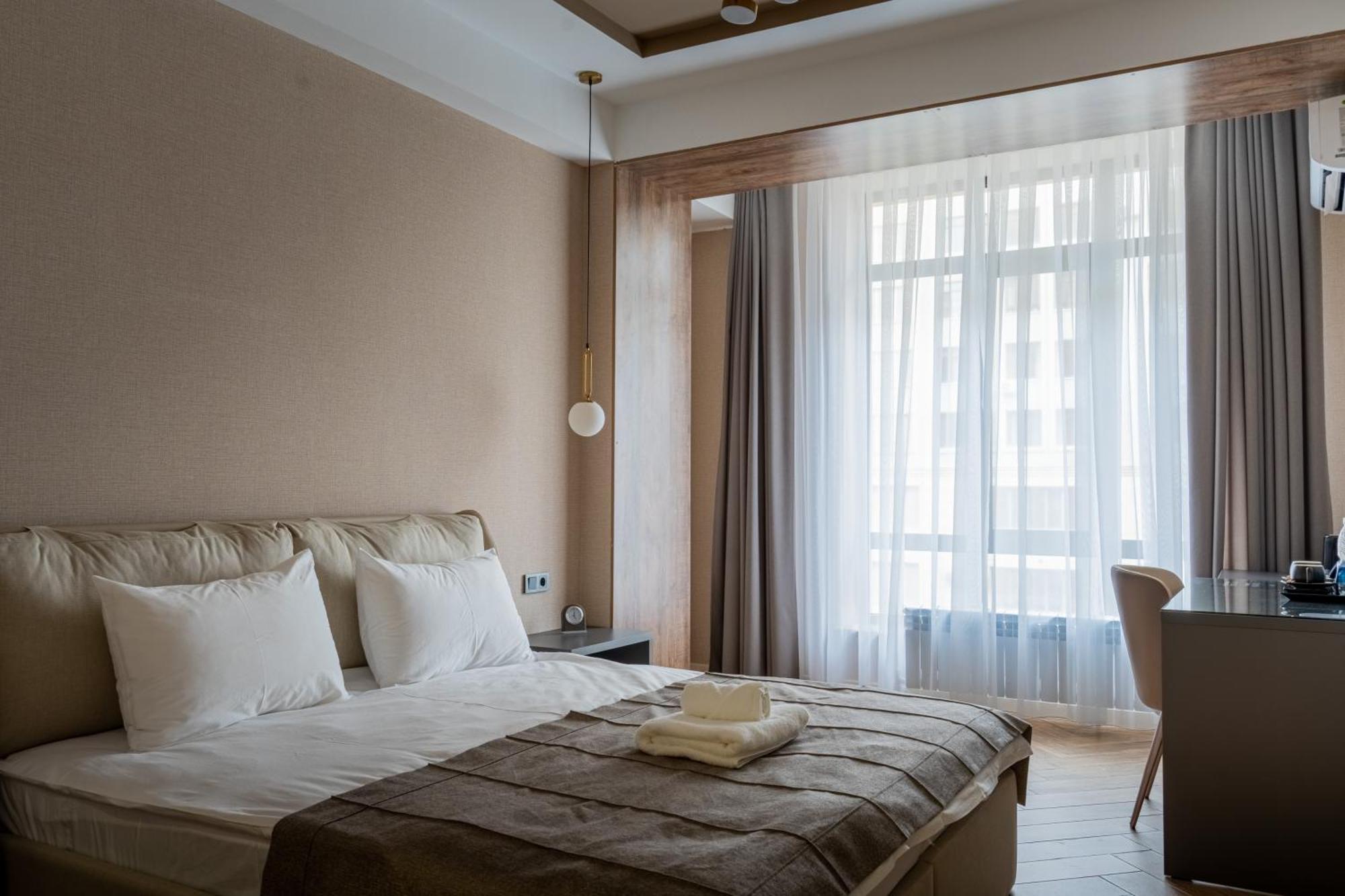 Five Hotel Biskek Kültér fotó