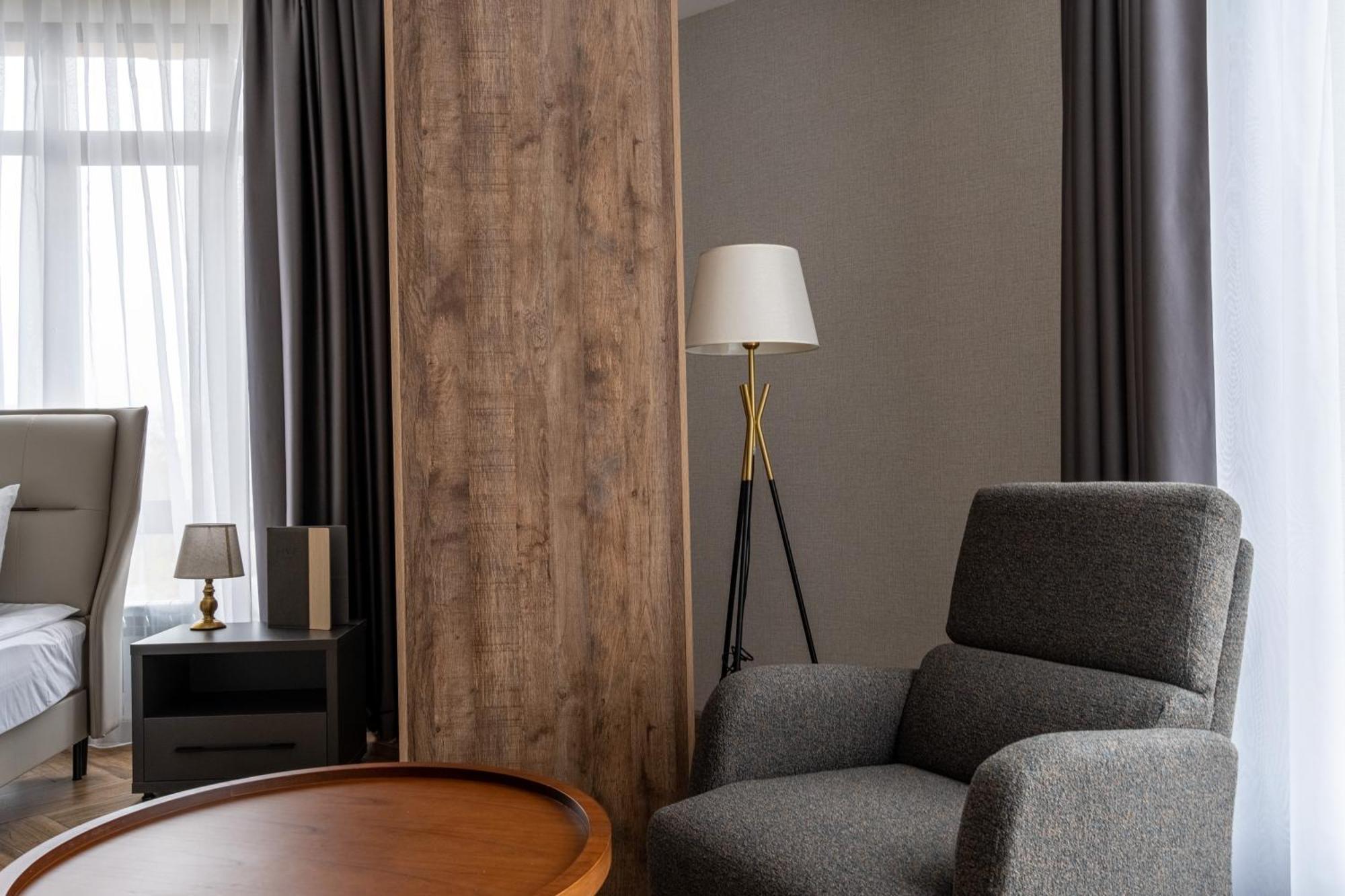 Five Hotel Biskek Kültér fotó