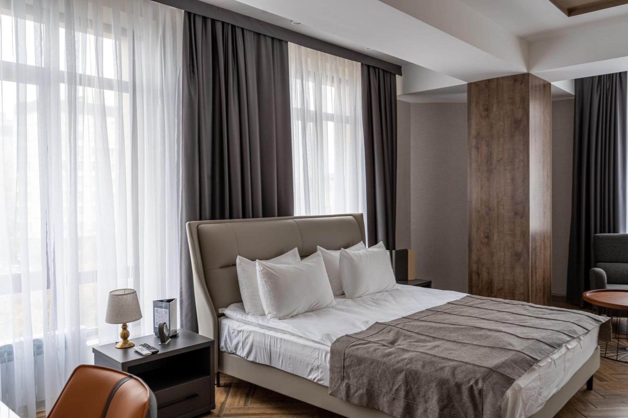 Five Hotel Biskek Kültér fotó