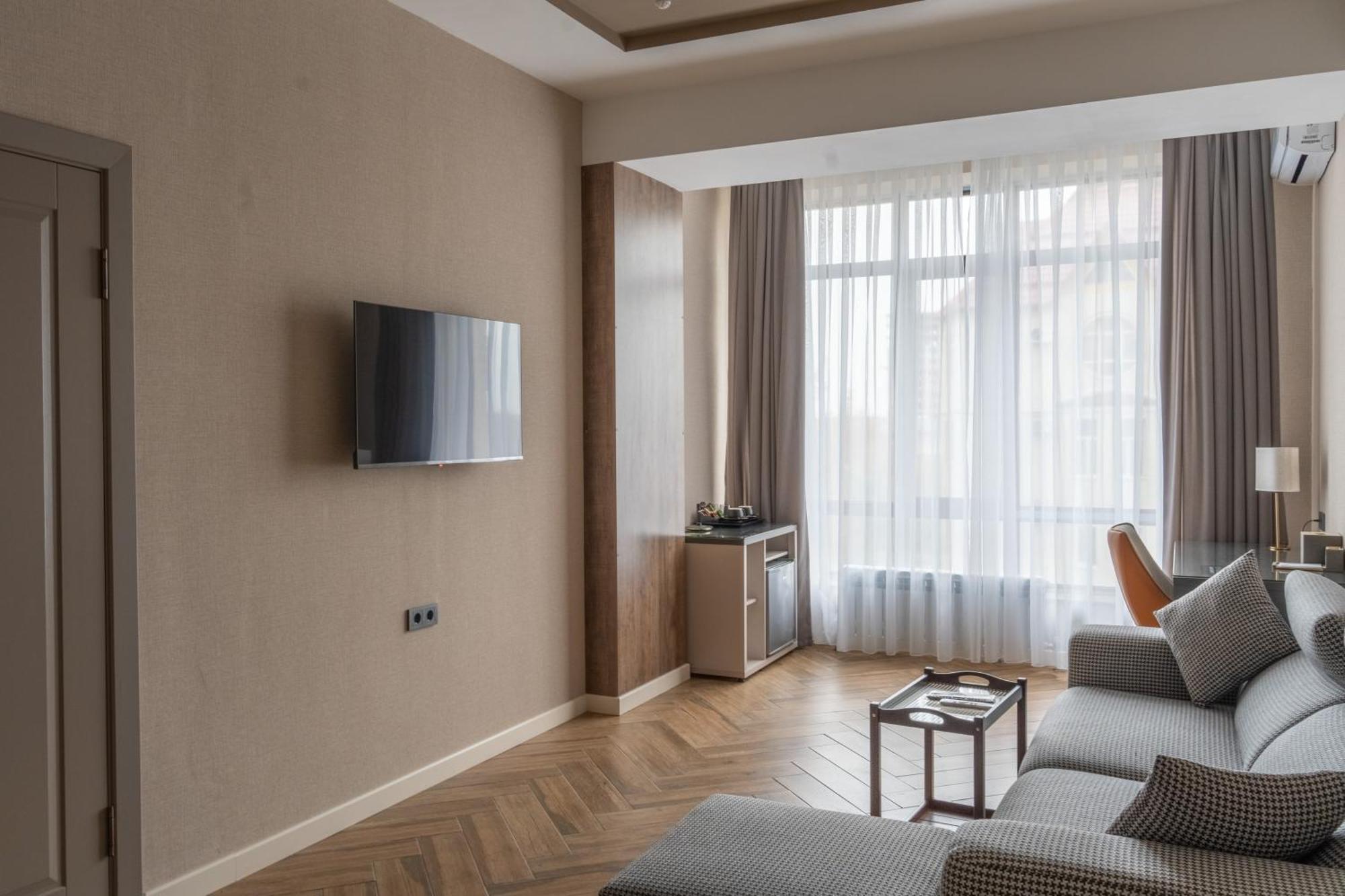 Five Hotel Biskek Kültér fotó