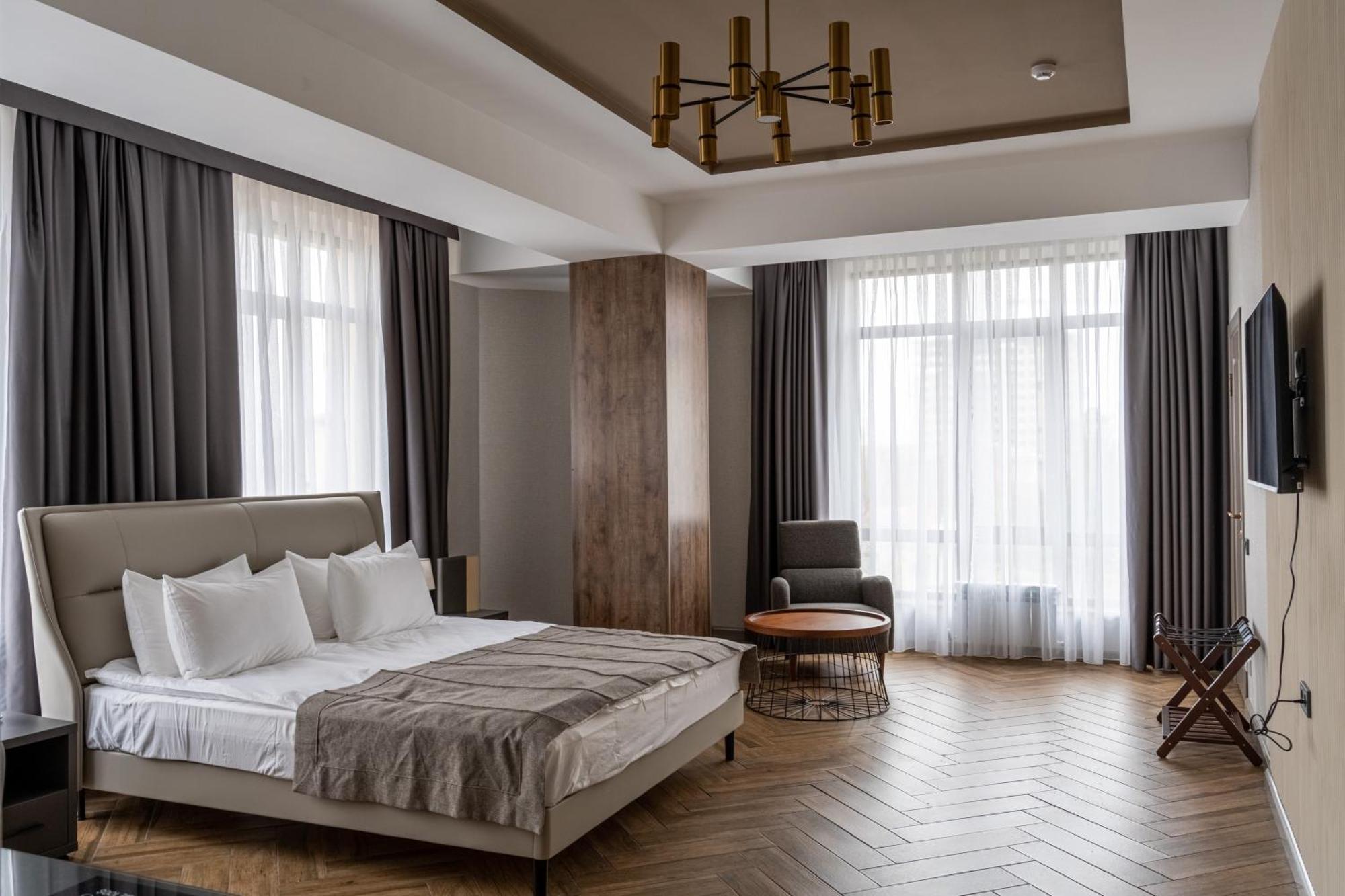 Five Hotel Biskek Kültér fotó