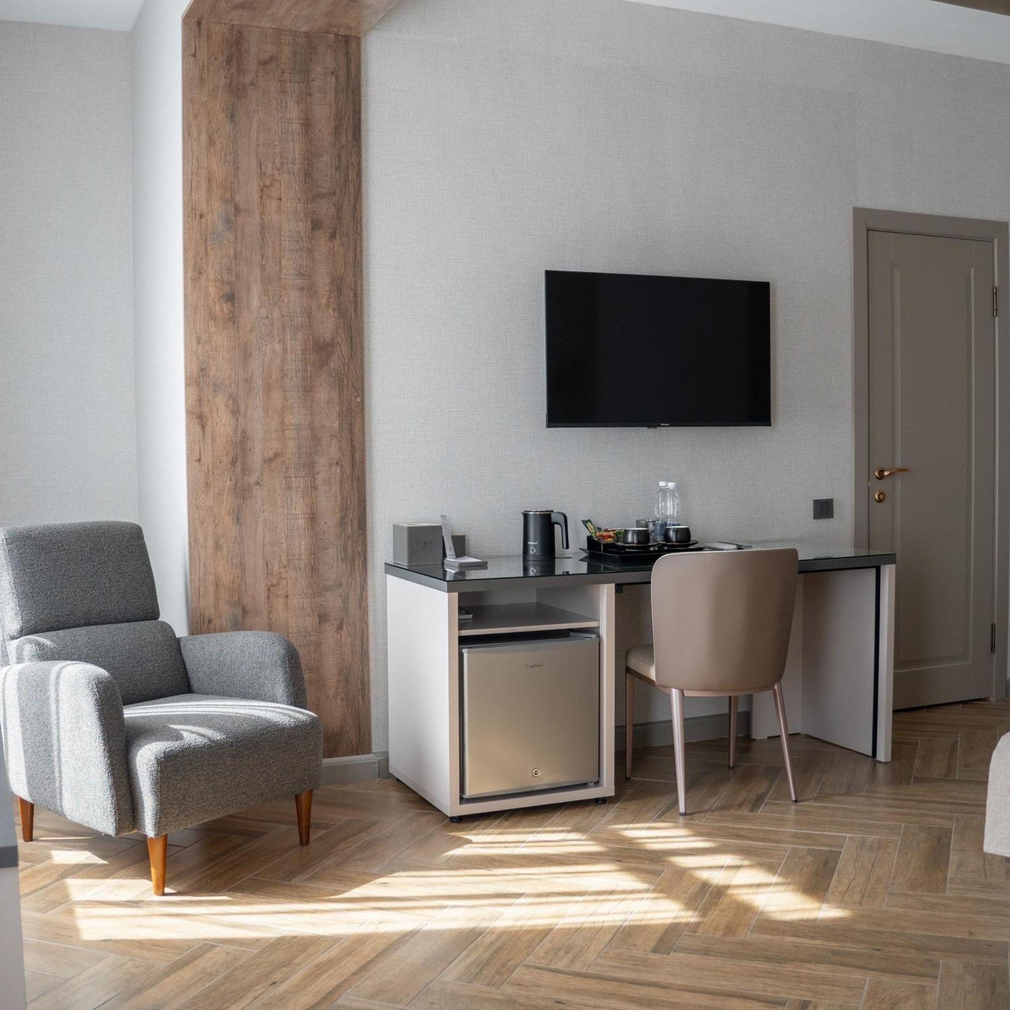 Five Hotel Biskek Kültér fotó