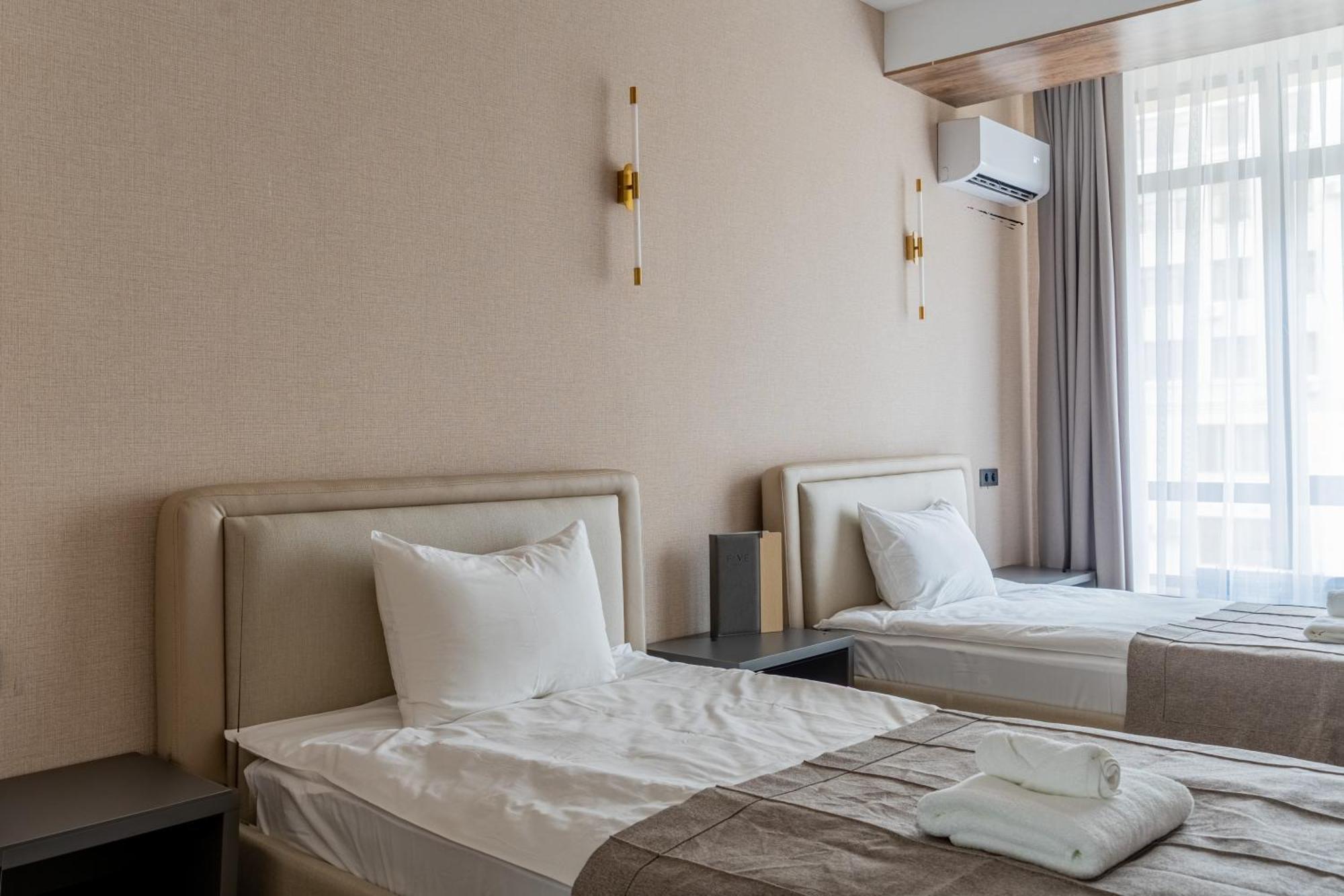 Five Hotel Biskek Kültér fotó