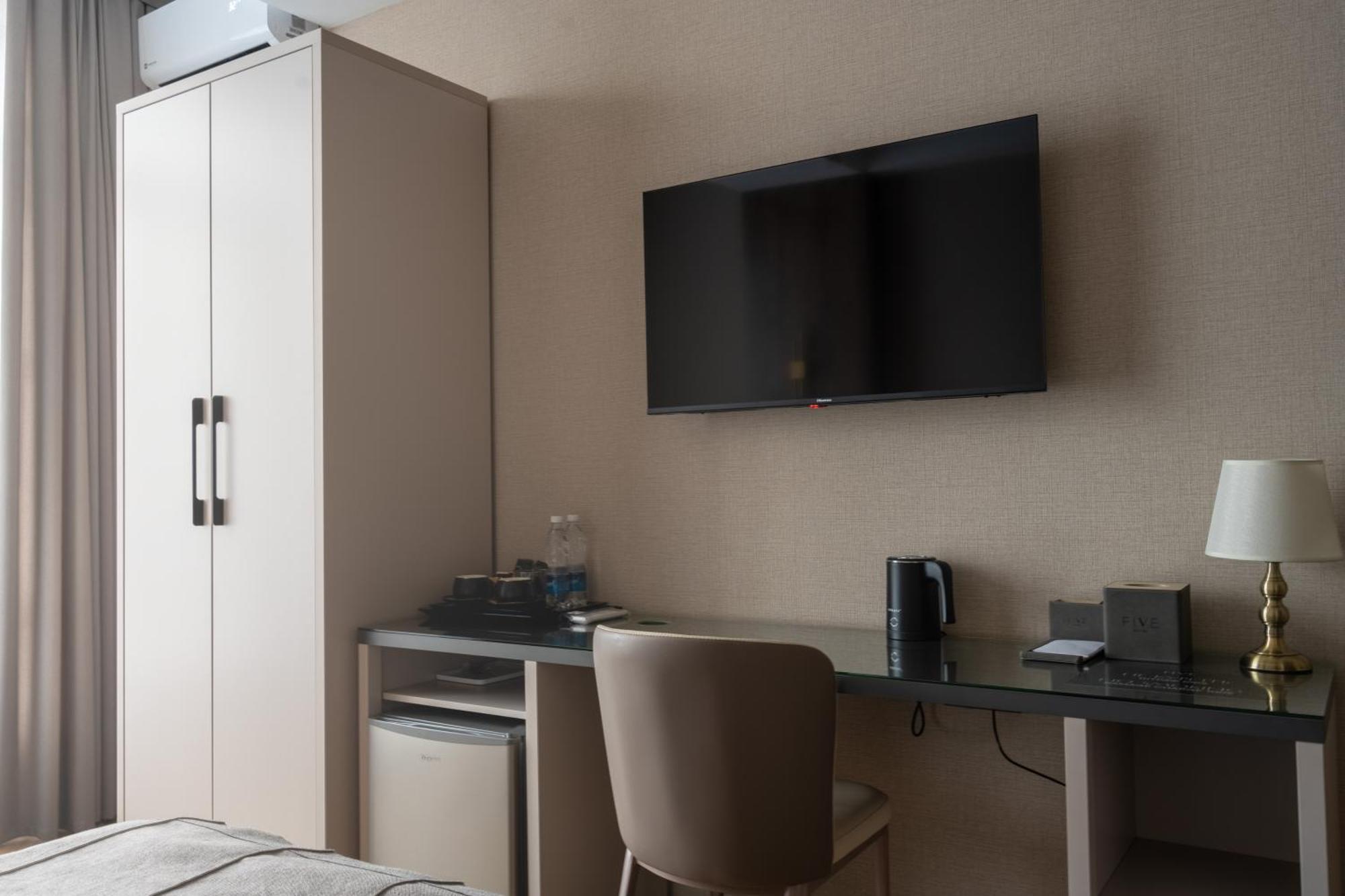 Five Hotel Biskek Kültér fotó